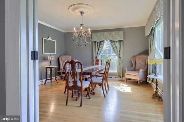 19 W KING ST, Ephrata, PA 17522