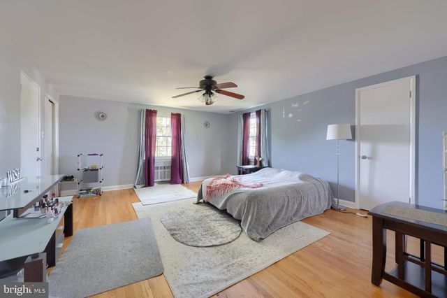19 W KING ST, Ephrata, PA 17522