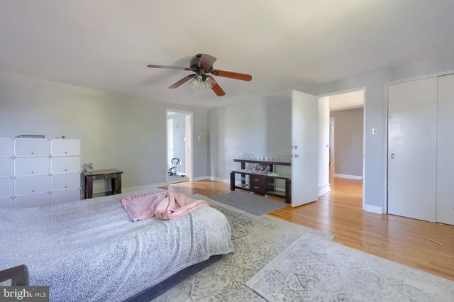 19 W KING ST, Ephrata, PA 17522
