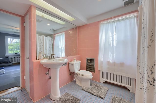 19 W KING ST, Ephrata, PA 17522