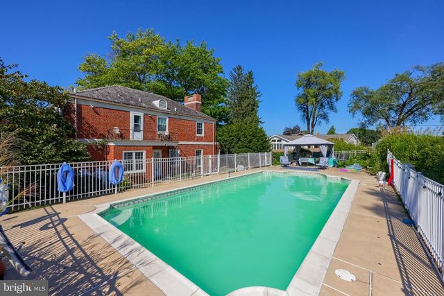 19 W KING ST, Ephrata, PA 17522