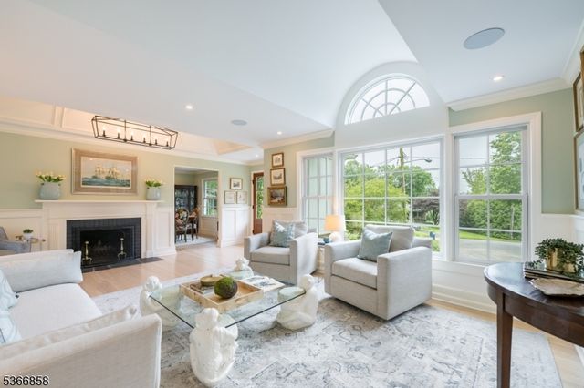 10 Harvey Ct, Summit City, NJ 07901