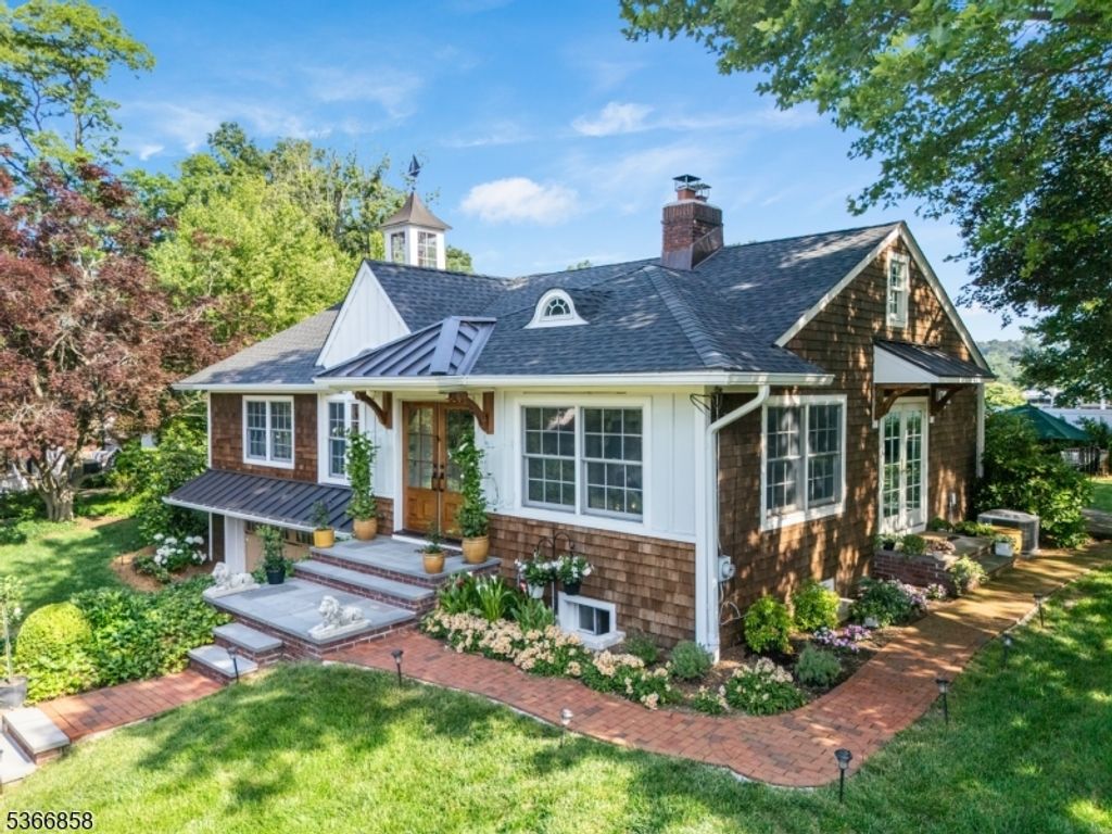 10 Harvey Ct, Summit City, NJ 07901