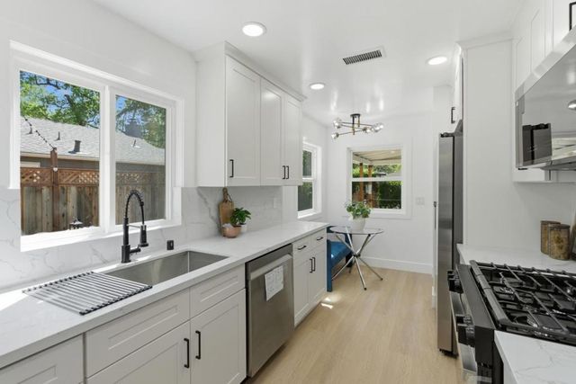 577 Green Manor Court, Palo Alto, CA 94301