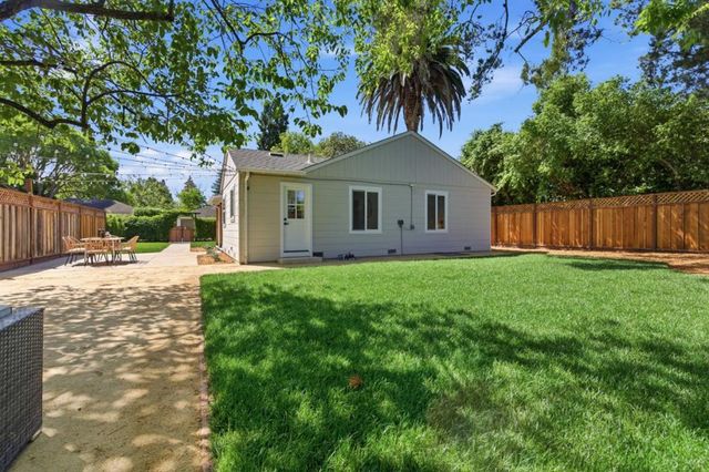 577 Green Manor Court, Palo Alto, CA 94301