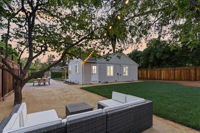 577 Green Manor Court, Palo Alto, CA 94301