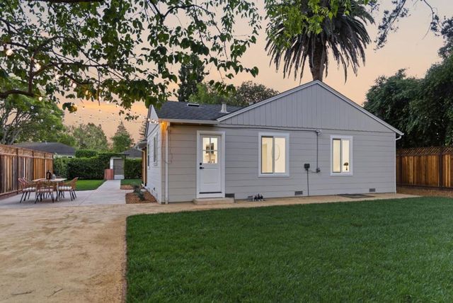 577 Green Manor Court, Palo Alto, CA 94301