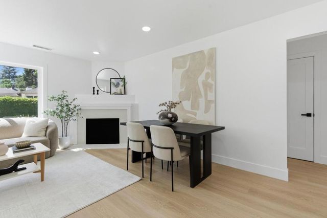 577 Green Manor Court, Palo Alto, CA 94301