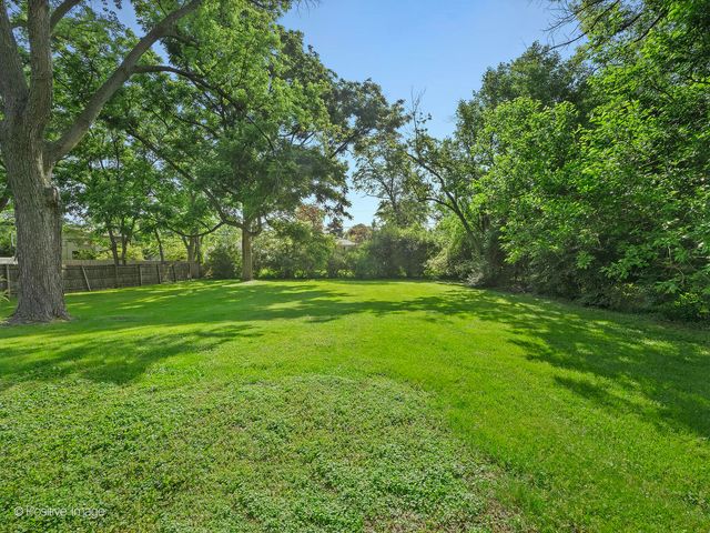 241 Coe Road, Clarendon Hills, IL 60514