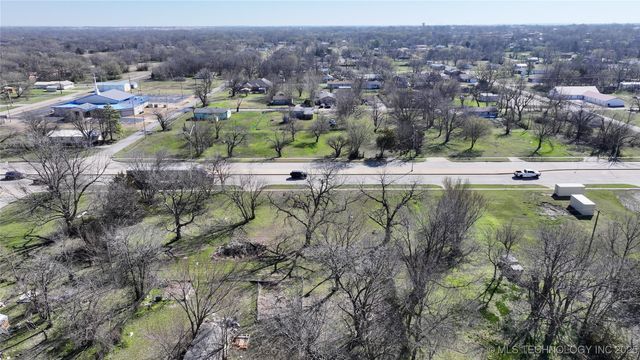 1116 N Wood Drive, Okmulgee, OK 74447