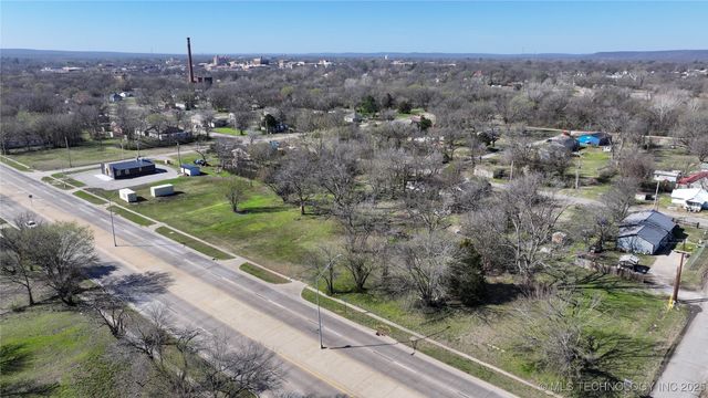 1116 N Wood Drive, Okmulgee, OK 74447