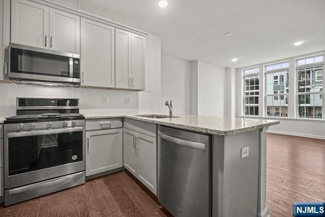 70 Leahy Drive, Wood Ridge, NJ 07075