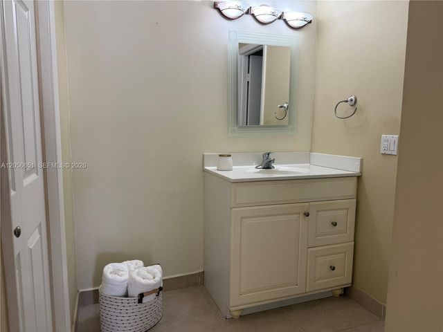 435 Lakeview Dr 201, Weston, FL 33326
