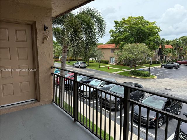 435 Lakeview Dr 201, Weston, FL 33326