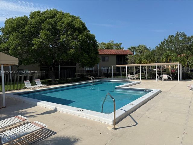 435 Lakeview Dr 201, Weston, FL 33326