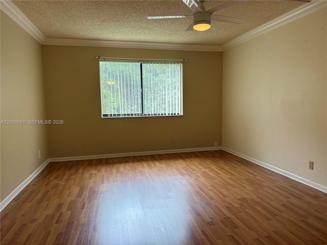 435 Lakeview Dr 201, Weston, FL 33326