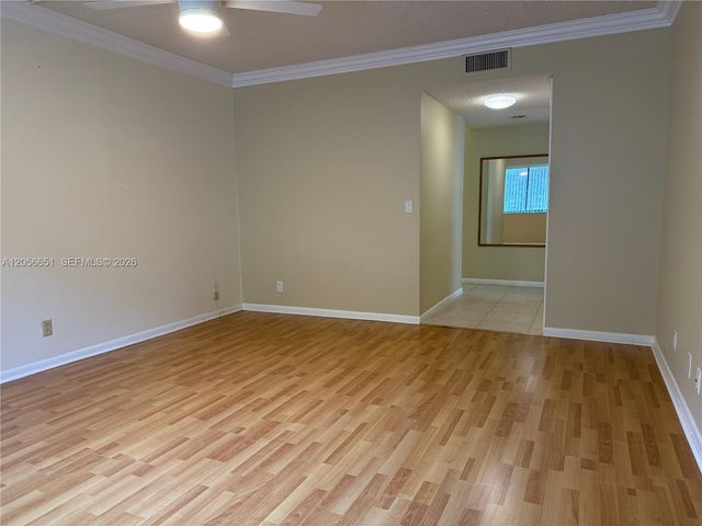 435 Lakeview Dr 201, Weston, FL 33326