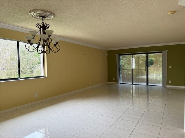 435 Lakeview Dr 201, Weston, FL 33326