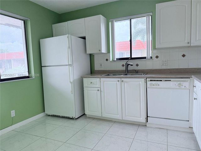 435 Lakeview Dr 201, Weston, FL 33326