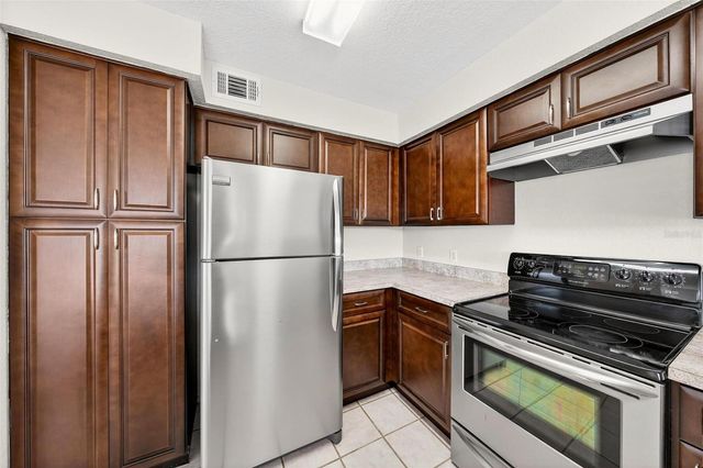 13917 FAIRWAY ISLAND DRIVE S, Orlando, FL 32837