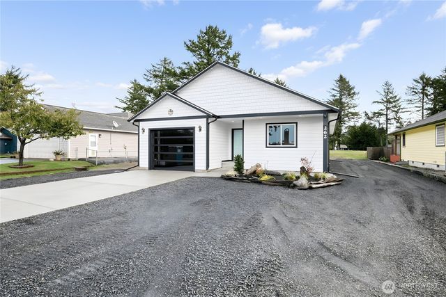 262 Octopus Avenue NE, Ocean Shores, WA 98569