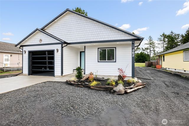 262 Octopus Avenue NE, Ocean Shores, WA 98569