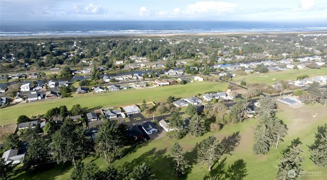 262 Octopus Avenue NE, Ocean Shores, WA 98569