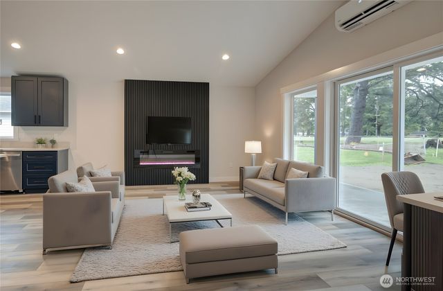 262 Octopus Avenue NE, Ocean Shores, WA 98569