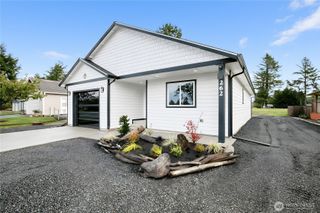 262 Octopus Avenue NE, Ocean Shores, WA 98569