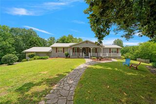 404 Davis W Road, Fairmount, GA 30139