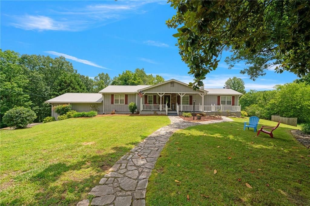 404 Davis W Road, Fairmount, GA 30139