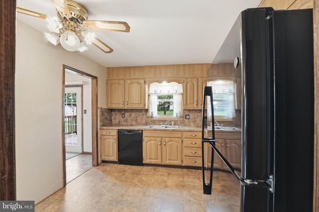 3218 CAROLINE DR, East Petersburg, PA 17520