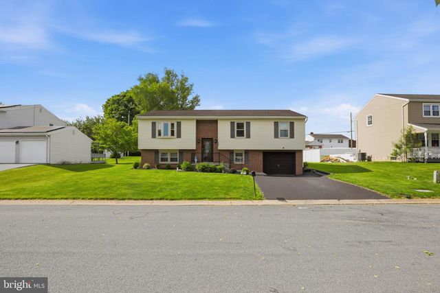 3218 CAROLINE DR, East Petersburg, PA 17520