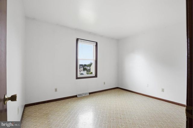 3218 CAROLINE DR, East Petersburg, PA 17520