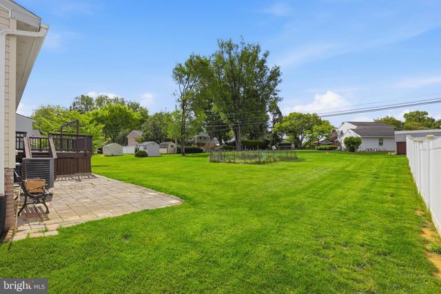 3218 CAROLINE DR, East Petersburg, PA 17520