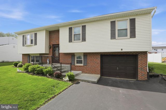 3218 CAROLINE DR, East Petersburg, PA 17520