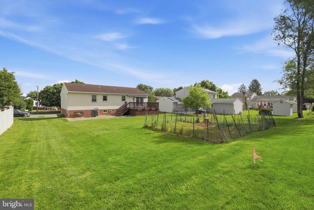 3218 CAROLINE DR, East Petersburg, PA 17520