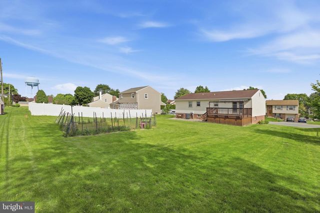 3218 CAROLINE DR, East Petersburg, PA 17520