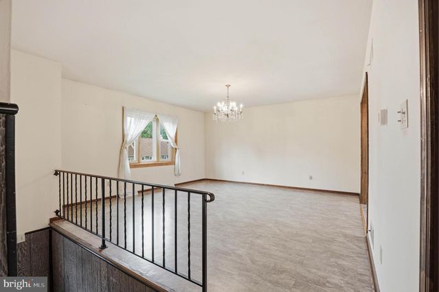 3218 CAROLINE DR, East Petersburg, PA 17520