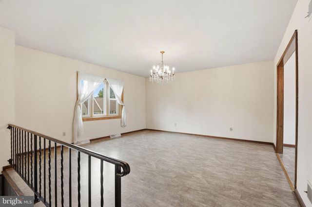 3218 CAROLINE DR, East Petersburg, PA 17520