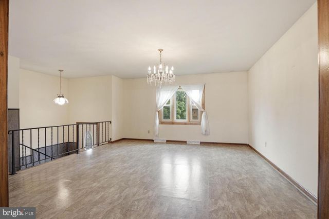 3218 CAROLINE DR, East Petersburg, PA 17520