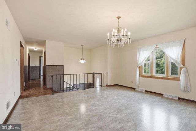 3218 CAROLINE DR, East Petersburg, PA 17520