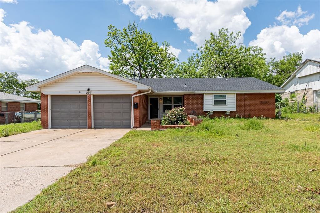 203 Eberle Drive, Moore, OK 73160