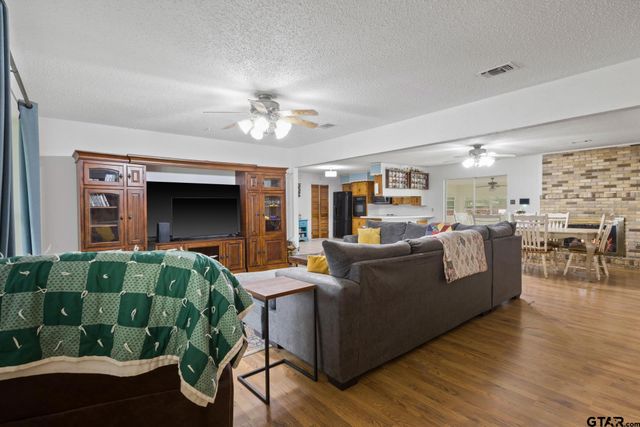 401 Hickory, Mt Pleasant, TX 75455