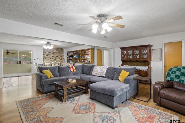 401 Hickory, Mt Pleasant, TX 75455