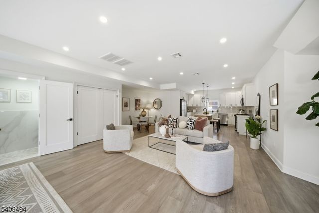 28 Irving St, Montclair Twp., NJ 07042