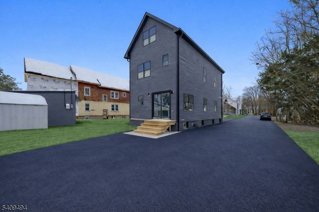 28 Irving St, Montclair Twp., NJ 07042