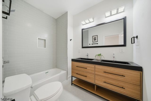 28 Irving St, Montclair Twp., NJ 07042