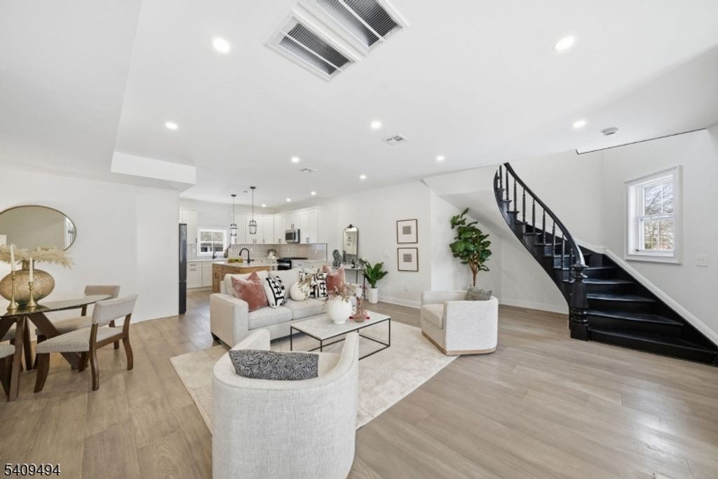 28 Irving St, Montclair Twp., NJ 07042