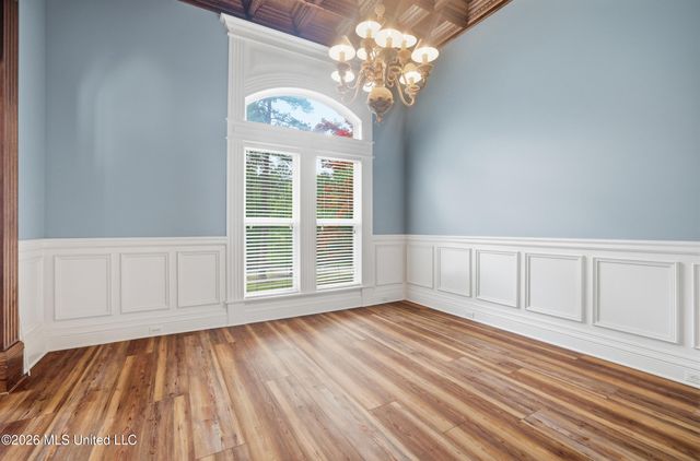 28 W Lake Road, Hattiesburg, MS 39402